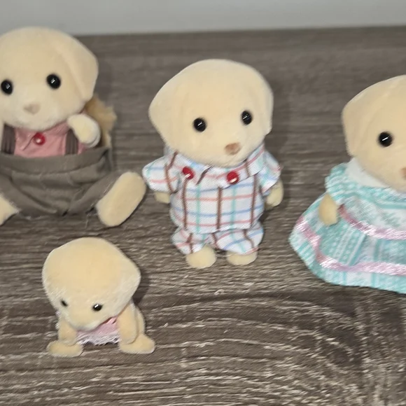 Sylvanian Families Calico Critters Lot of 4 Golden Labrador Dog Family. - Picture 5 of 8